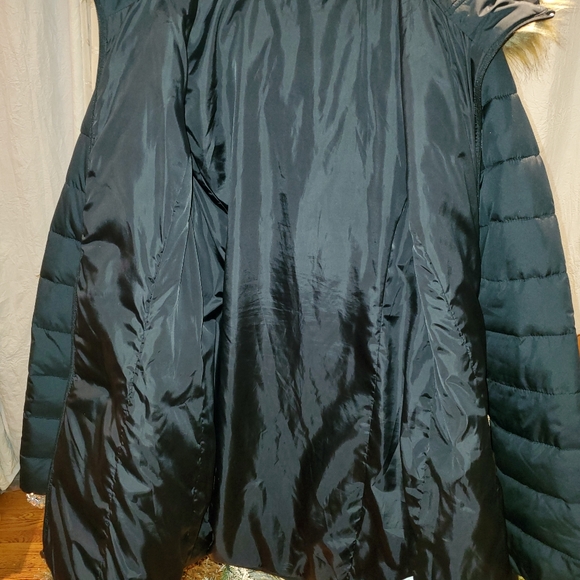 Hollister Women's Long Puffer Jacket With Faux Fur Trimmed Hood - Picture 3 of 9